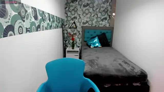 Snapshot of LiaCooper_ chatting on 4, 2, 2025 LiaCooper online show from 4, 2, 2025