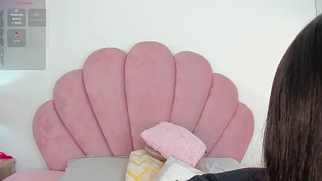 Nicole Paradise online show from 20, 2, 2025