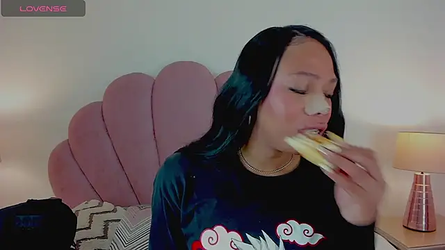 Nicole Paradise online show from 3, 10, 2025