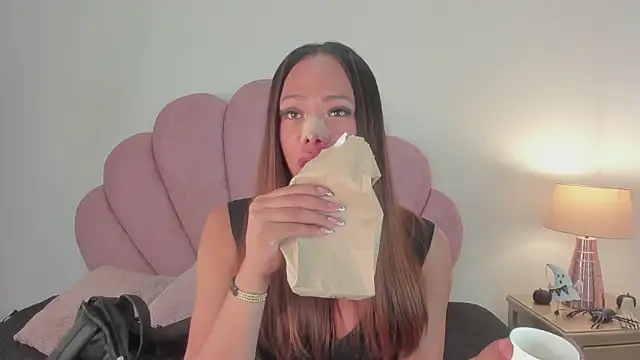 Nicole Paradise online show from 27, 10, 2025