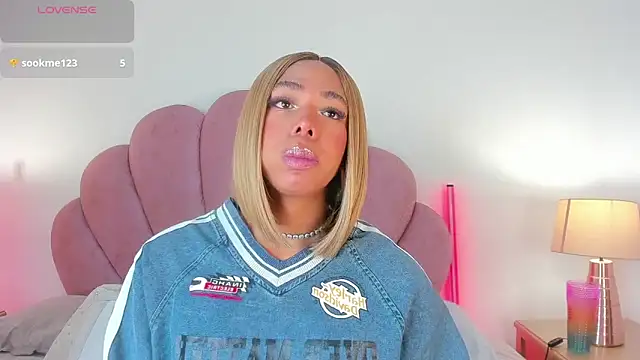 Nicole Paradise online show from 13, 3, 2026