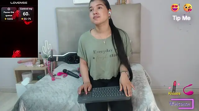 SophiaMeyerst online show from 9, 7, 2026