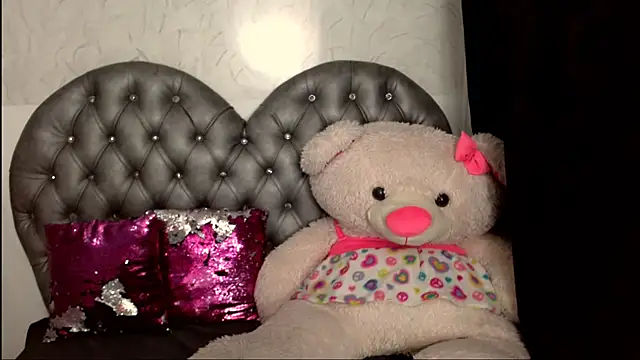 emma  cute   online show from 9, 2, 2025