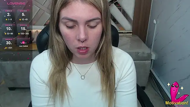 Snapshot of Paula_b_ chatting on 18, 6, 2026 Paula b online show from 18, 6, 2026