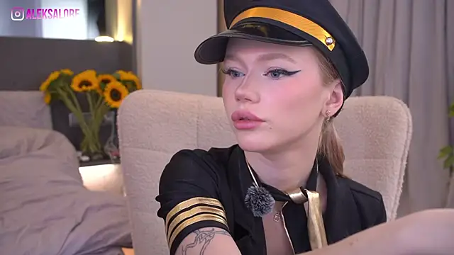 Snapshot of LexieLoree chatting on 6, 7, 2026 LexieLoree online show from 6, 7, 2026