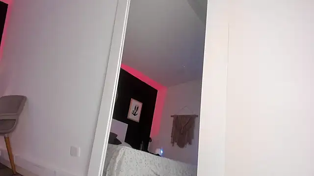 VioletPaket online show from 7, 3, 2025