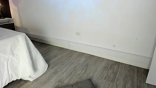 VioletPaket online show from 9, 3, 2025