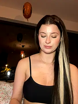 Mia-Minou online show from 31, 10, 2025