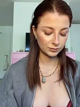 Snapshot of Mia-Minou chatting on 21, 4, 2026 Mia-Minou online show from 21, 4, 2026