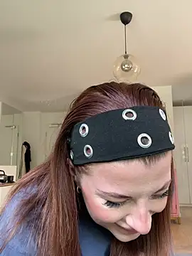 Snapshot of Mia-Minou chatting on 21, 5, 2026 Mia-Minou online show from 21, 5, 2026