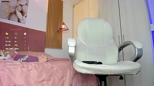 mia nevaeh online show from 1, 4, 2026