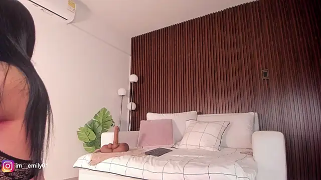 molly cams8 online show from 18, 4, 2026