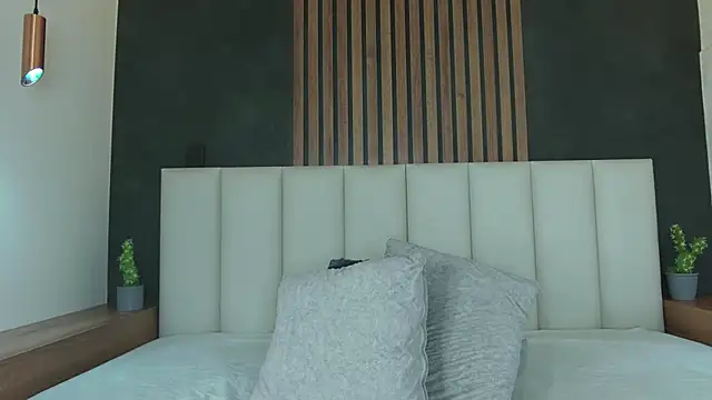 AmyPalmmer online show from 19, 2, 2025