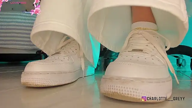 charlotte  grey online show from 1, 2, 2026