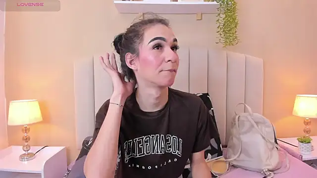 Mia thompson 19 online show from 16, 1, 2026