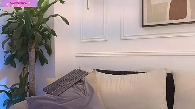 Mia thompson 19 online show from 3, 3, 2026