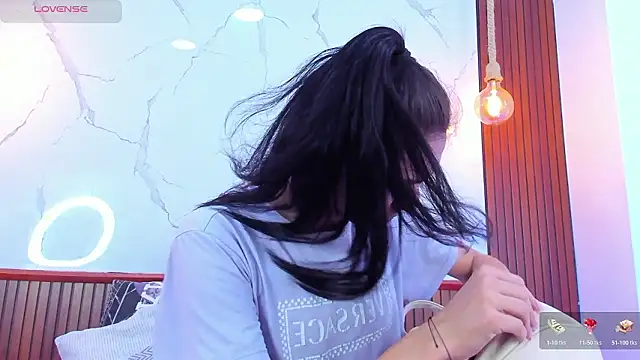 Mia thompson 19 online show from 14, 3, 2026