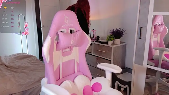 cinnabon girls online show from 16, 10, 2025