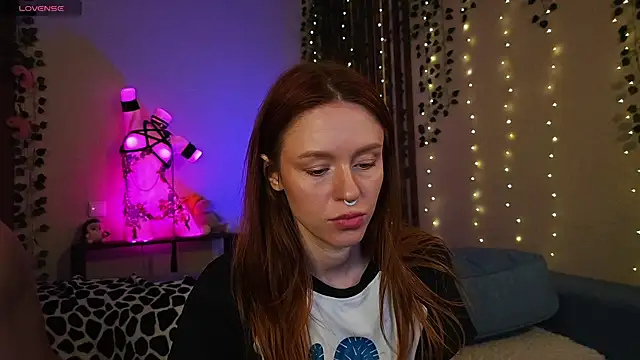 Snapshot of _SweetFox_ chatting on 16, 11, 2025 SweetFox online show from 16, 11, 2025