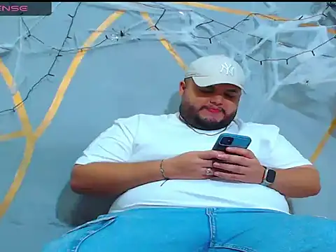 Snapshot of damian_chubby chatting on 24, 10, 2025 damian chubby online show from 24, 10, 2025