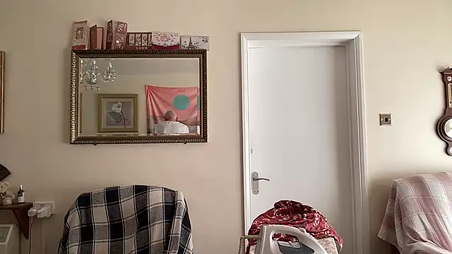 Snapshot of cutaboverest chatting on 30, 9, 2025 cutaboverest online show from 30, 9, 2025