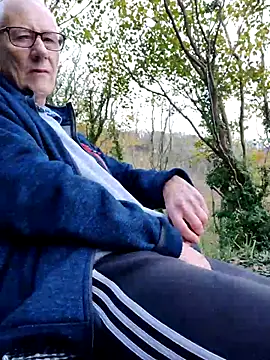 Snapshot of cutaboverest chatting on 3, 11, 2025 cutaboverest online show from 3, 11, 2025