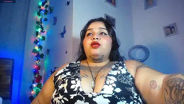 Snapshot of VeronikCuhubby chatting on 5, 3, 2025 VeronikCuhubby online show from 5, 3, 2025