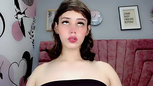 ValeriaAguilar online show from 1, 12, 2024