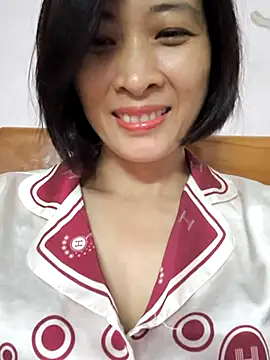 Snapshot of Sweets24 chatting on 12, 10, 2025 Sweets24 online show from 12, 10, 2025