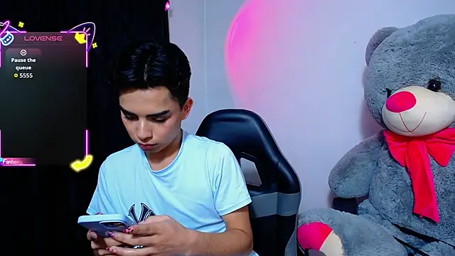 OwenBluee online show from 19, 4, 2026