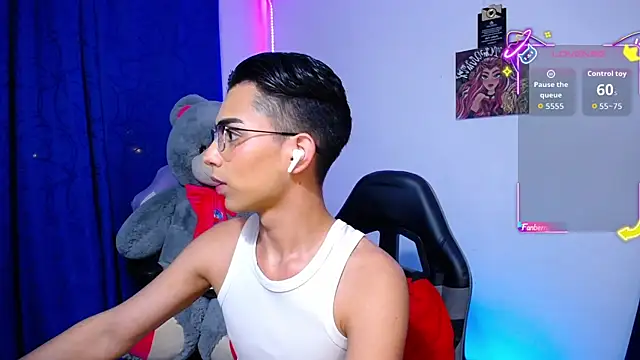 Snapshot of OwenBluee chatting on 9, 7, 2026 OwenBluee online show from 9, 7, 2026