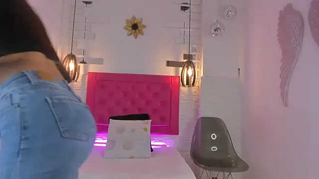 Snapshot of mia_six66 chatting on 8, 3, 2025 mia six66 online show from 8, 3, 2025