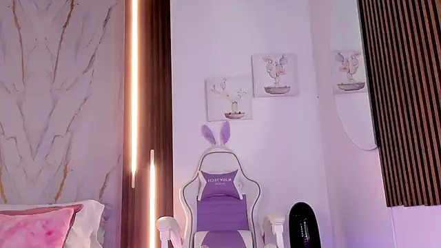 Snapshot of mia_six66 chatting on 8, 10, 2025 mia six66 online show from 8, 10, 2025