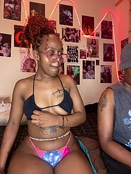 Snapshot of naughtybitches5 chatting on 6, 12, 2024 naughtybitches5 online show from 6, 12, 2024