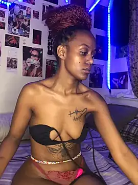 Snapshot of naughtybitches5 chatting on 2, 1, 2025 naughtybitches5 online show from 2, 1, 2025