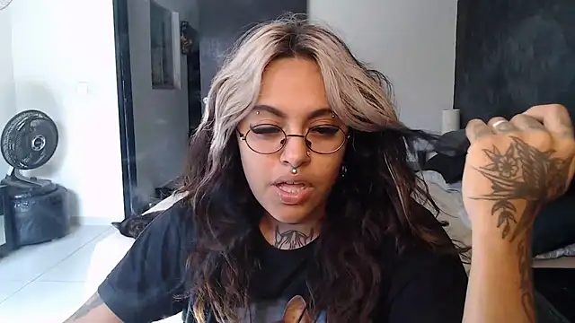 Snapshot of lolafairytail chatting on 21, 11, 2025 lolafairytail online show from 21, 11, 2025