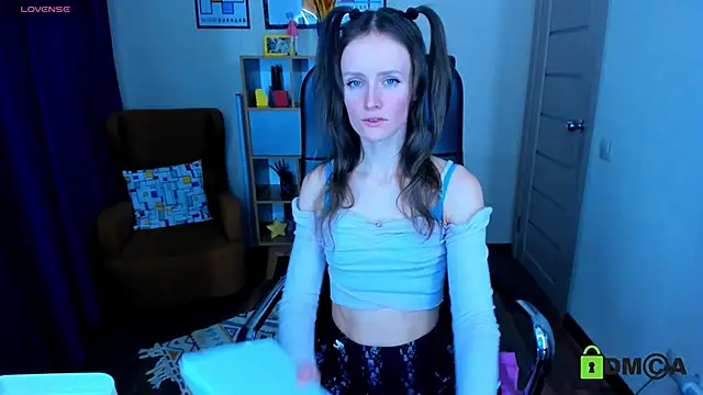 FrancescaCollins online show from 4, 3, 2025