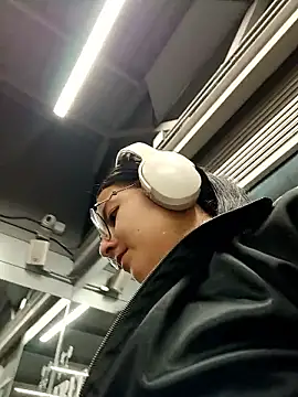  vaness online show from 5, 4, 2026