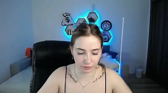 SabrinViolet online show from 9, 3, 2025