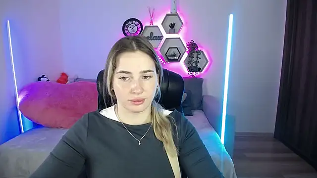 SabrinViolet online show from 7, 10, 2025