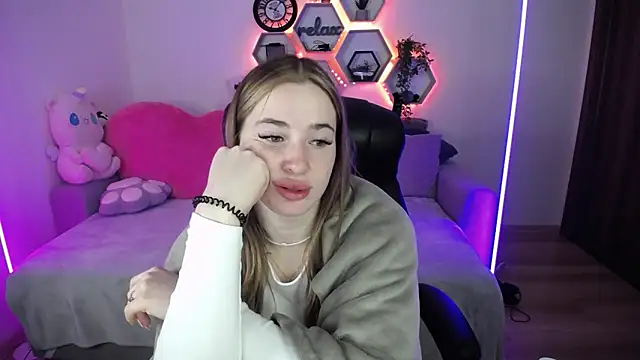 SabrinViolet online show from 16, 4, 2026