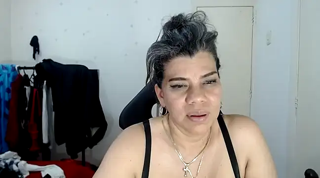 vikyadams online show from 5, 3, 2025