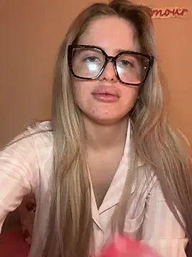 Holly-Glamour online show from 6, 2, 2026