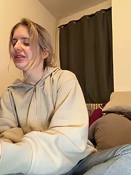 Holly-Glamour online show from 29, 3, 2026