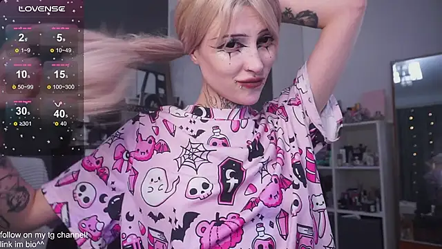 fraulein mooon online show from 23, 9, 2025