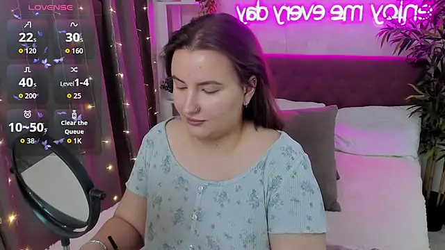 Snapshot of FeralPeach chatting on 19, 10, 2025 FeralPeach online show from 19, 10, 2025