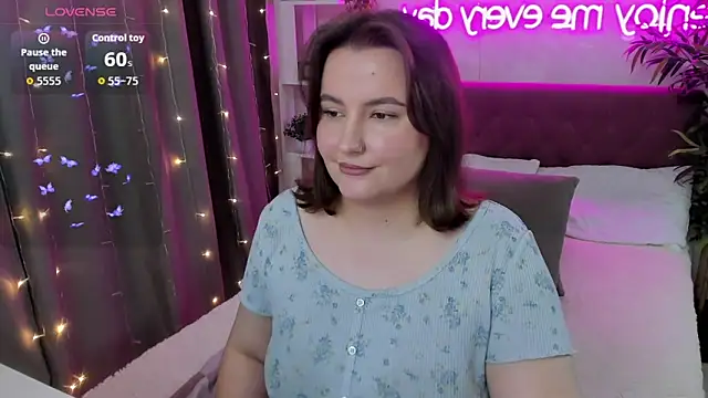 Snapshot of FeralPeach chatting on 24, 10, 2025 FeralPeach online show from 24, 10, 2025
