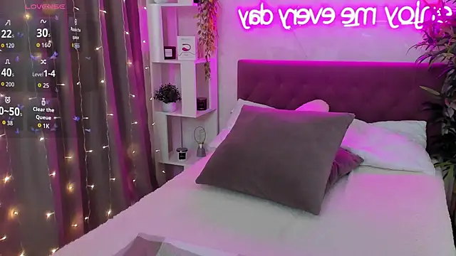 FeralPeach online show from 25, 7, 2026