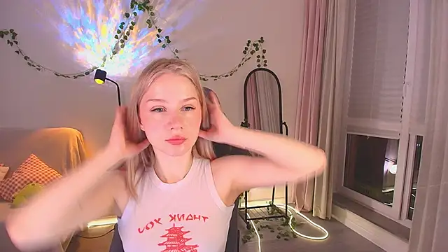 Eva Davi online show from 5, 11, 2025