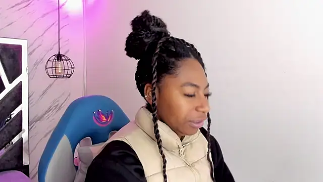 Queen perla  online show from 10, 11, 2025